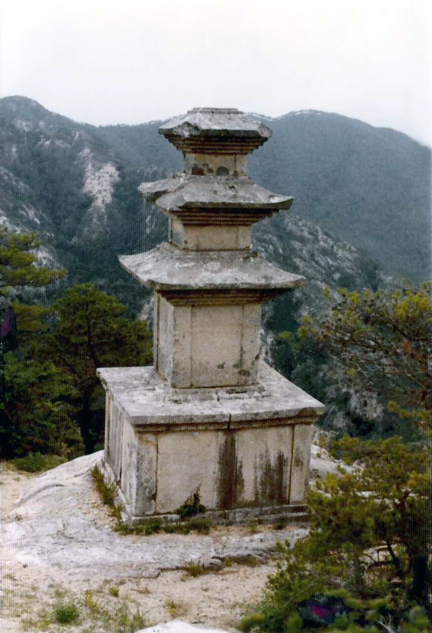 [보물  186호] 경주 남산 용장사곡 삼층석탑