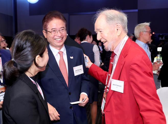4._경북_APEC_나이트2(재러드_다이아몬드_교수).jpg