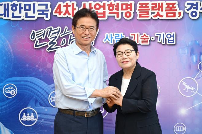 bbs_bodo/6DA481506ECC423EAD030D6A32DF2645.jpg|4._임이자_국회_기획재정위원장_환담_1.JPG