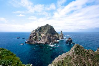 日本は独島の領有権に関する主張を直ちに撤回しろ